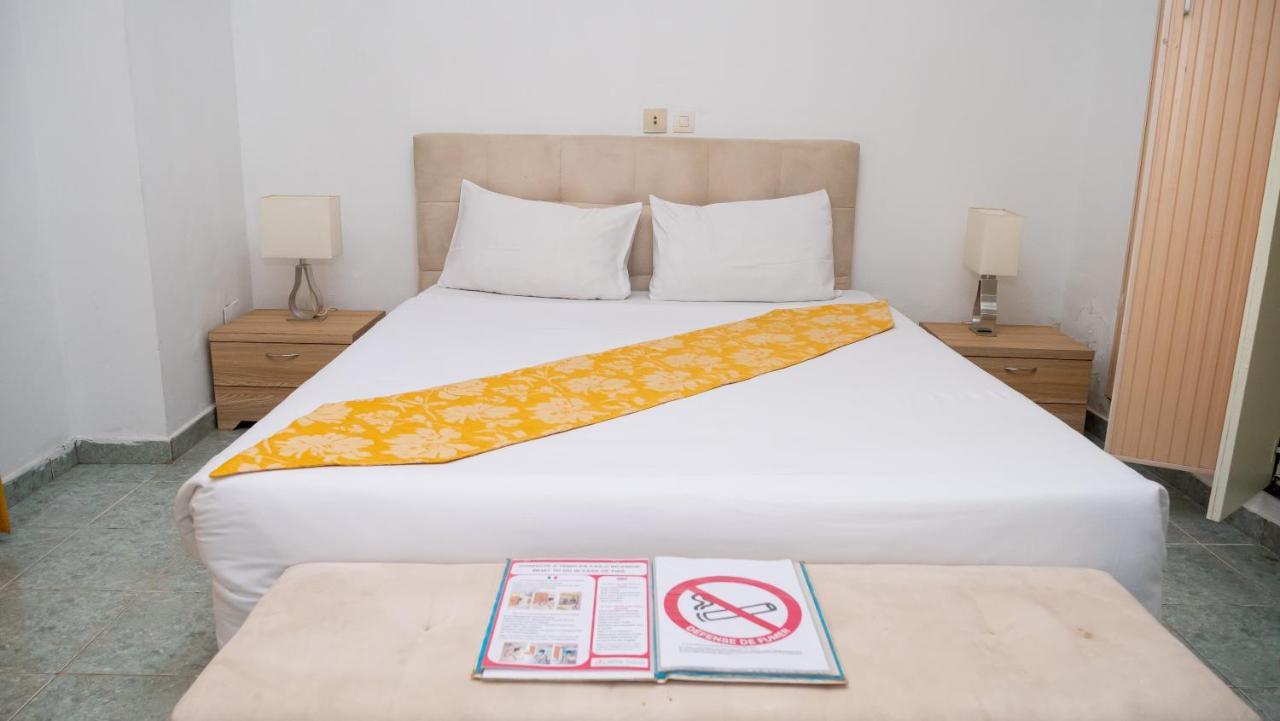 Hotel Djigui Абиджан Екстериор снимка